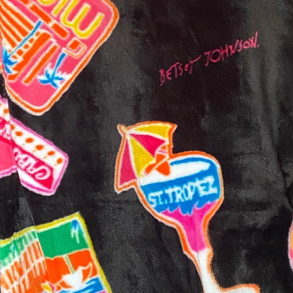 Betsey Johnson Dream Vacation Plush Throw Blanket NWT Maui NY LA St Barts Miami - Picture 3 of 10